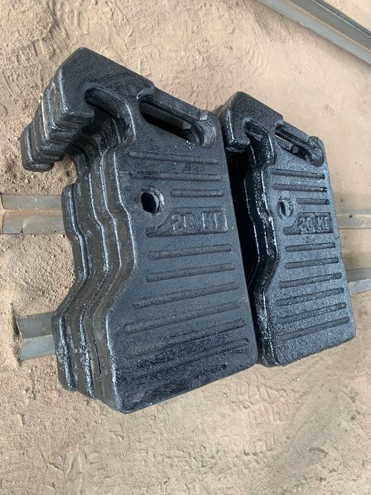 Груз передний на трактор. Пишите на ватсап.