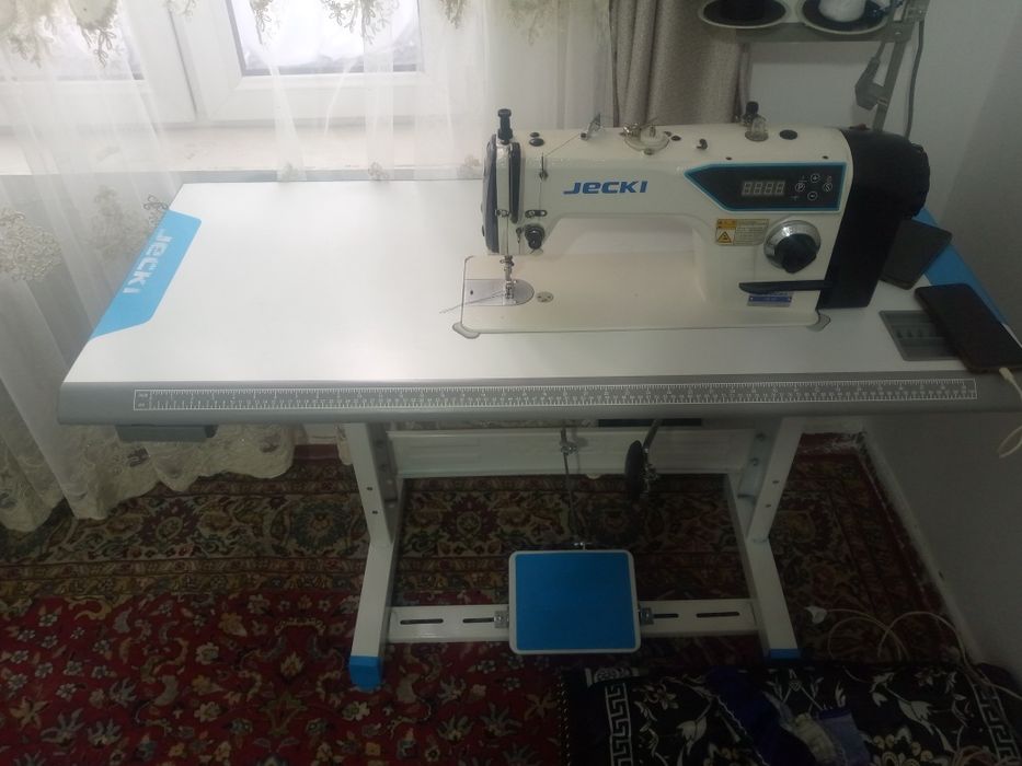 Швейная машина '  "Jecki"  полуавтомат