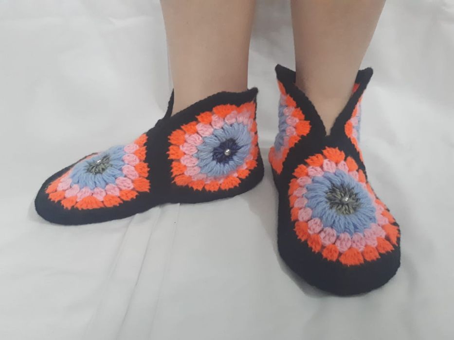 Продам вязаные тапочки,сапожки