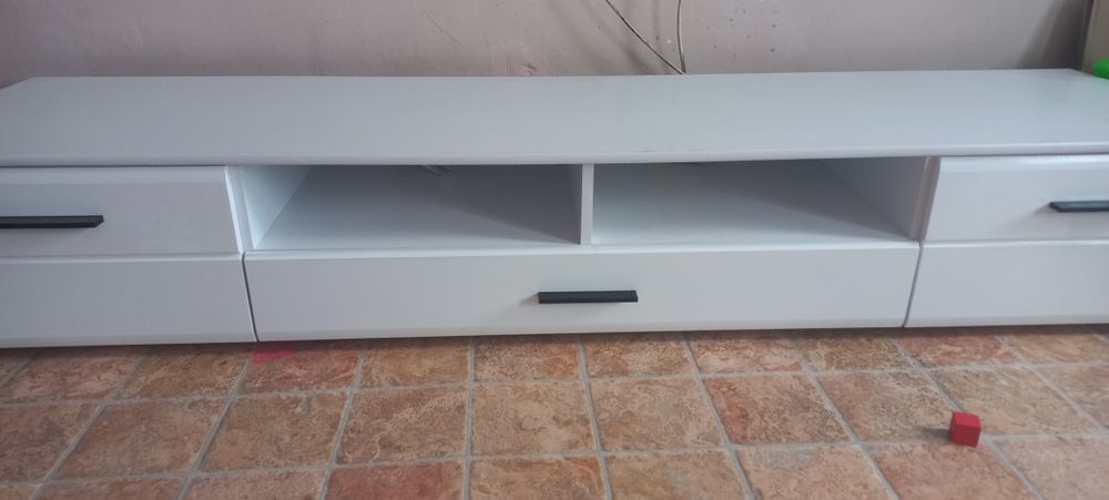 Продам тумбу под ТВ