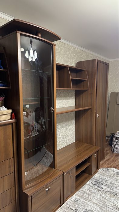 Стенка в гостиную в отличном состоянии Б/У