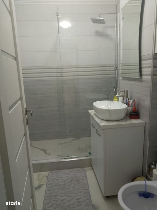 De Vanzare Apartament cu 2 camere zona Buzaului( B-uri)