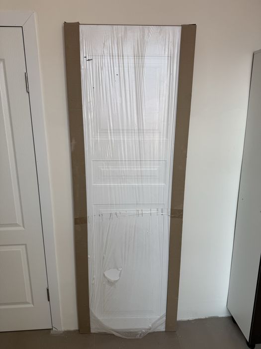 Дверь новая белая