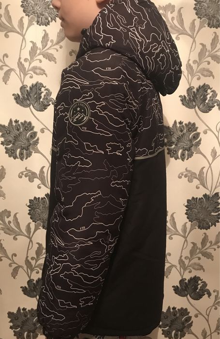 Продам куртку на мальчика