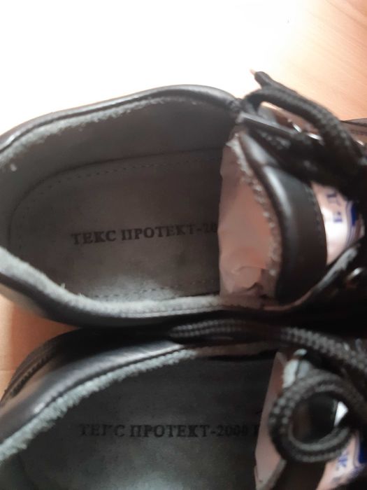 Обувки 1/2-ки, работни, мъжки и чисто нови в кутия