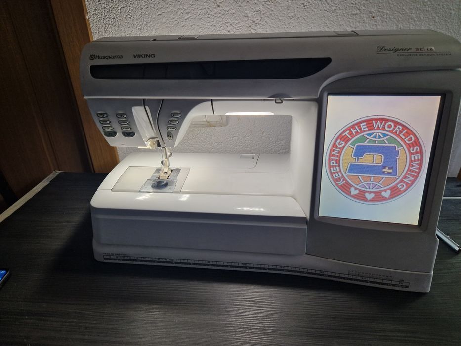 Masina de cusut / brodat computerizata Husqvarna Viking