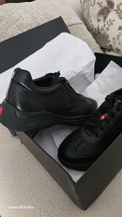 Продам кроссовки мужские PRADA