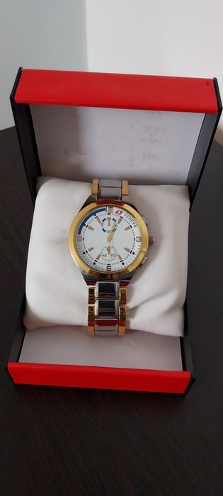Продава се  нов мъжки часовник  GENEVA