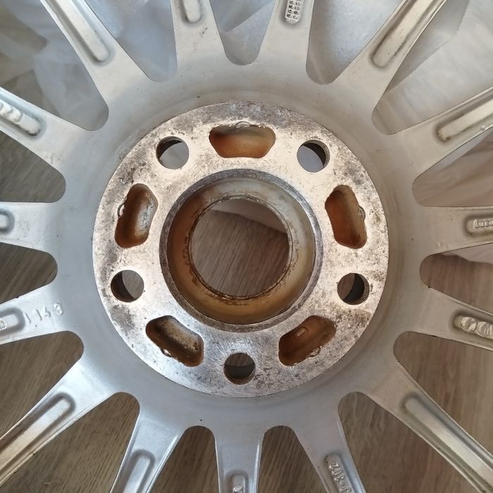 Алуминиеви джанти 19 цола осем и половина инча широки подходящи за Toyota Mazda Honda джип Cherokee и други пет по 100 и 14.3 междуболтово пространств