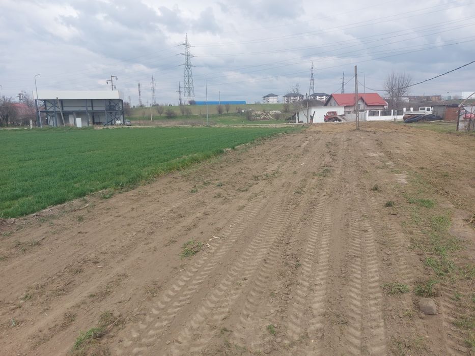Vând parcele , teren intravilan , stradal, cu toate utilitățile