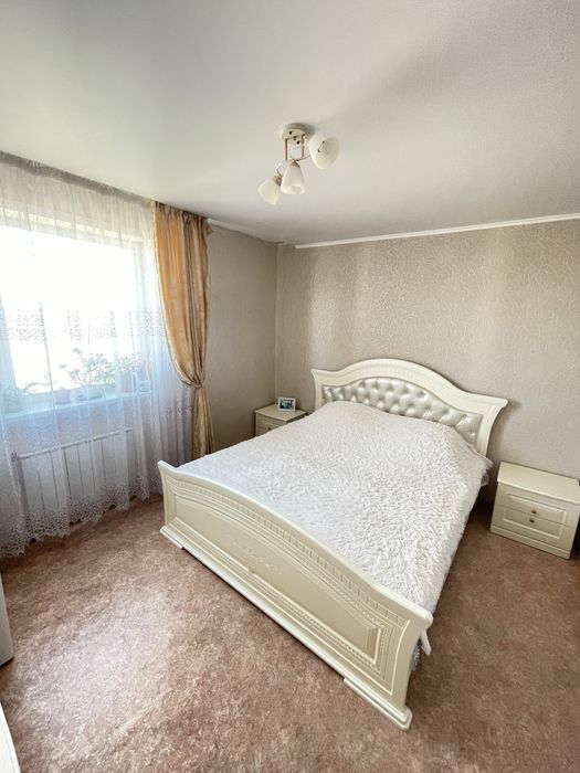 Продам кровать с матрасом 1.8*2 в идеальном состоянии