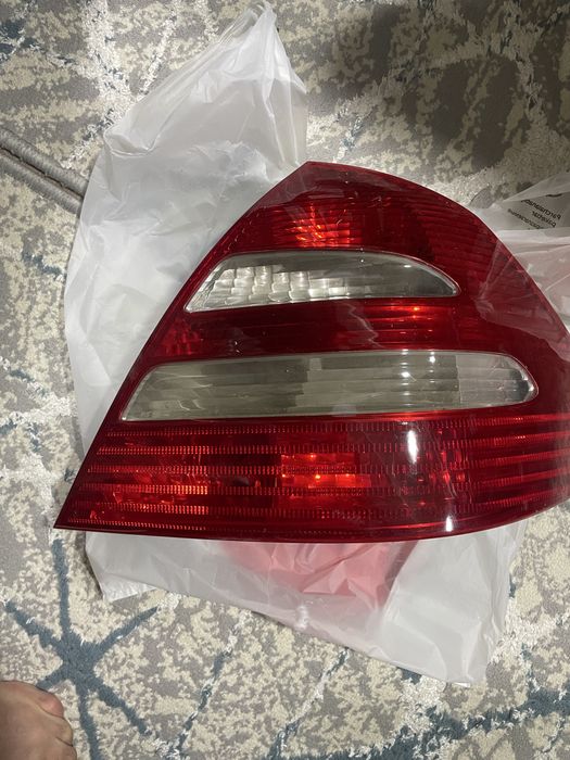 Ikkita Zadniy Fara lari w211