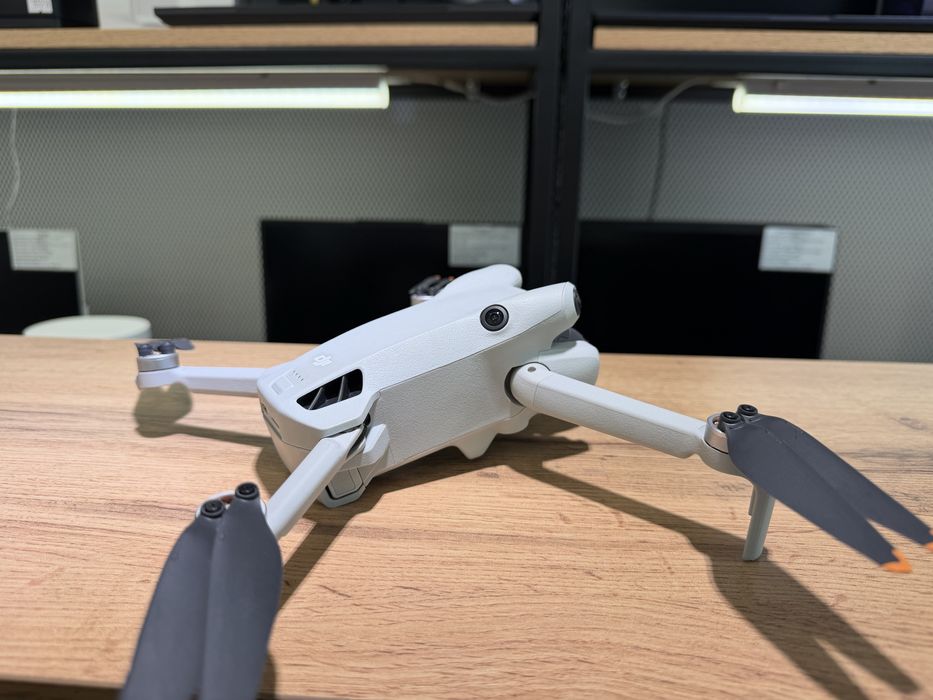 Квадрокоптер DJI Mini 4 Pro, пульт с экраном, 2 батареи, 1240/А10