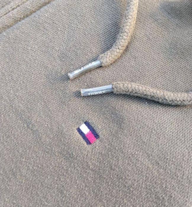 Vând hanorac de bărbați Tommy Hilfiger.