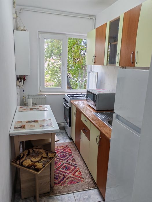 Inchiriez apartament cu 2 camere, complet utilat și mobilat, et. 1