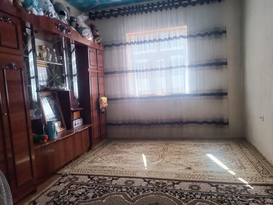 Hovli uy joy sotiladi