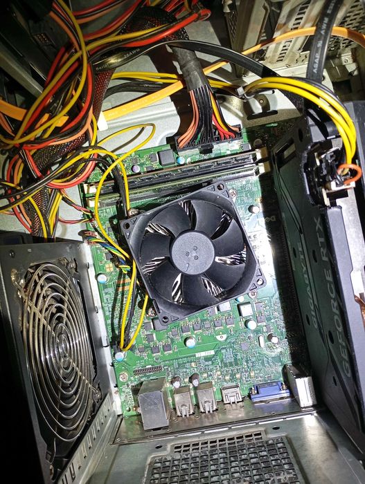 Vând placă de bază optiplex 3010 cu procesor i5-3470  3.20Ghz