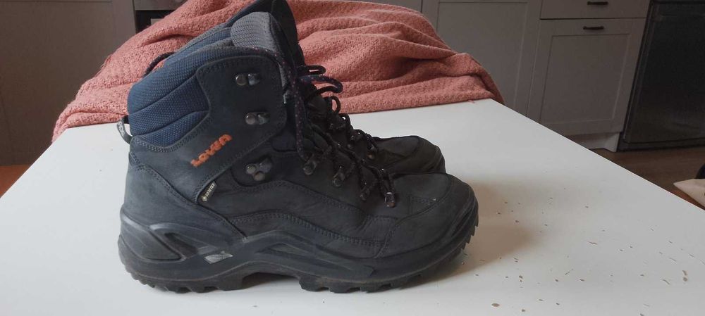 Туристически обувки ботуши LOWA RENEGADE GTX MID