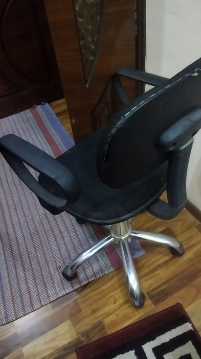 Продам офисный кресло отличное качество