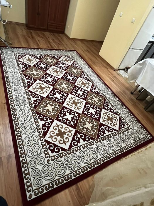 Палас в отличном состоянии.