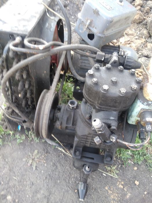 Продам холодильный компрессор