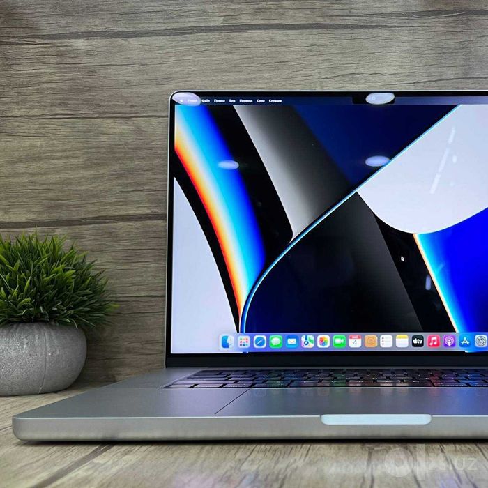 как новый MacBook Pro 16 M2Pro / 32Gb / 512Gb Silver