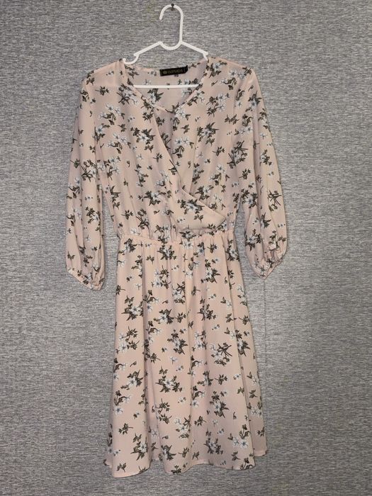 Продаю женские платья