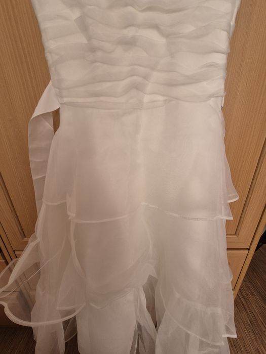 Белое бальное платье