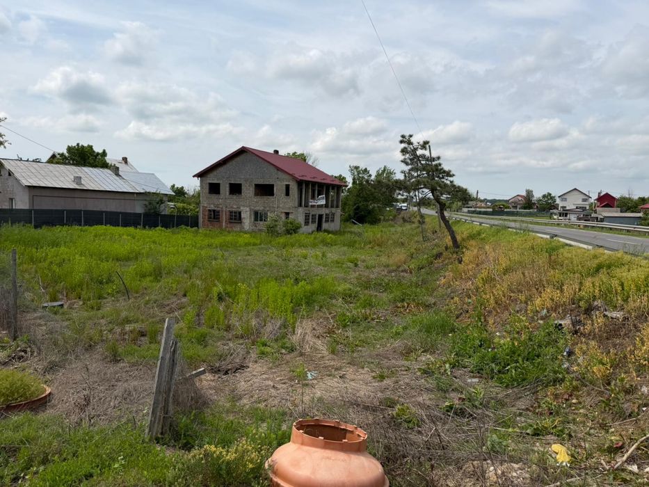 Vand casa cu teren