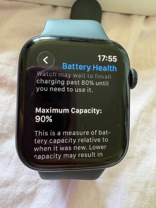 Apple Watch SE (2nd Gen) 44mm Midnight Aluminum на 90% батерия