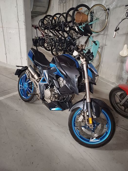 Motocicleta Zontes R1