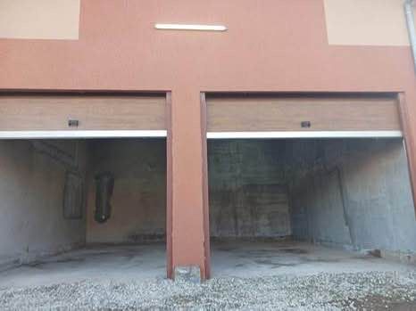 Inchiriez garaje/ spatii de depozitare