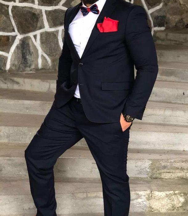 Мъжки костюм/ тъмносин костюм