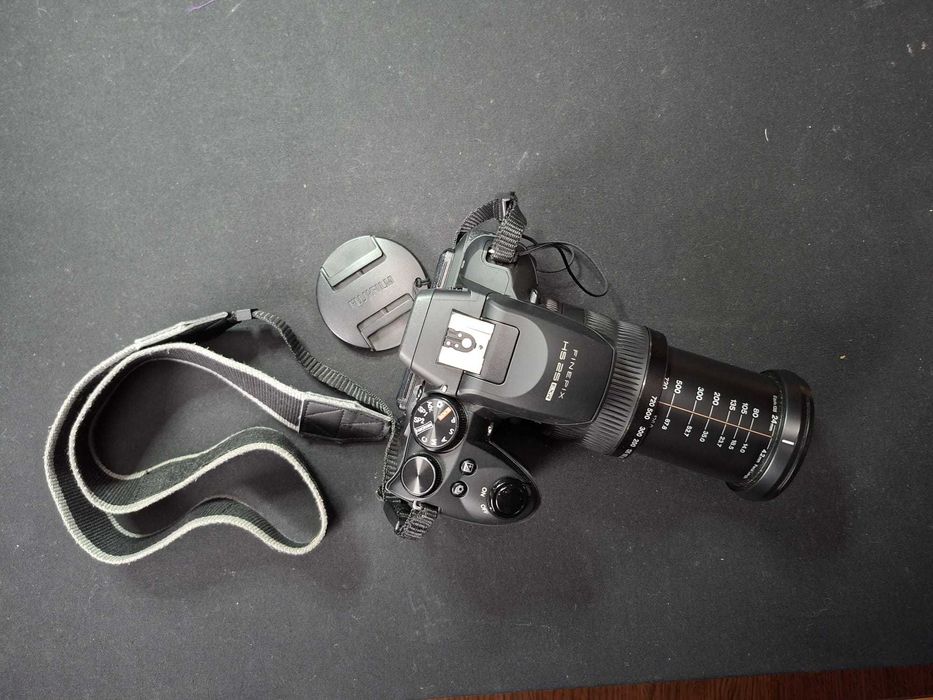 Aparat foto Fujifilm FINEPIX HS 25 EXR, foarte puțin folosit