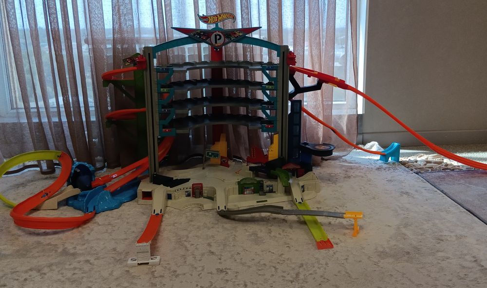Два мега гаража hot wheels