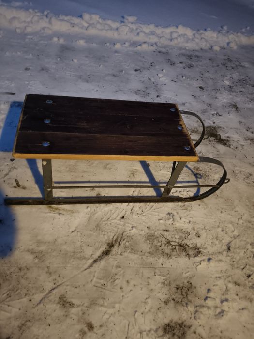 Vând Sanie solidă cu cadru de oțel