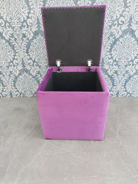 Vând taburet Chesterfield cu spatiu pentru depozitare din catifea  mov