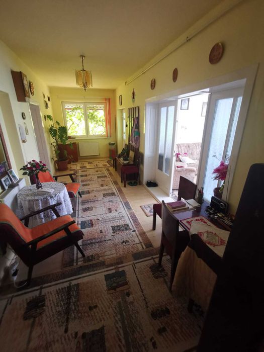 Vand casa cu 3 camere, garaj, livada si teren in Miercurea Nira