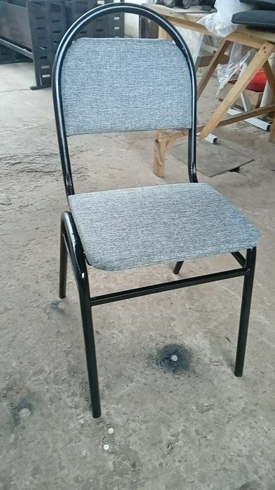 Стулья на металлическом каркасе