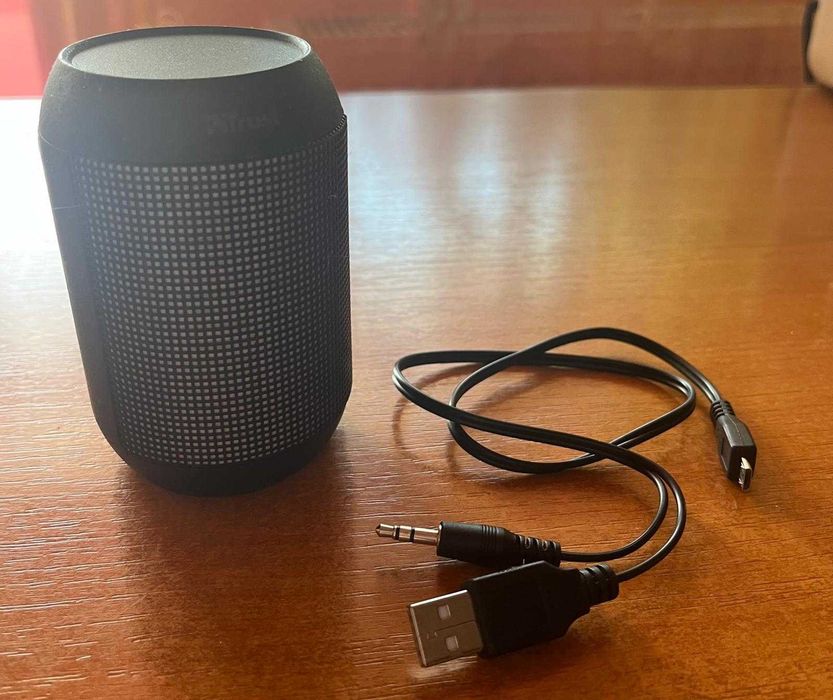 Vând Boxă portabilă Trust, cu lumini LED - funcțională