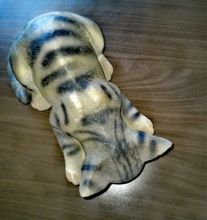 Котка фигура пластика скулптура на котенце изключително реалистично !