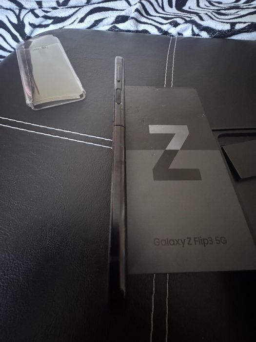 Samsung Galaxy Z Flip3