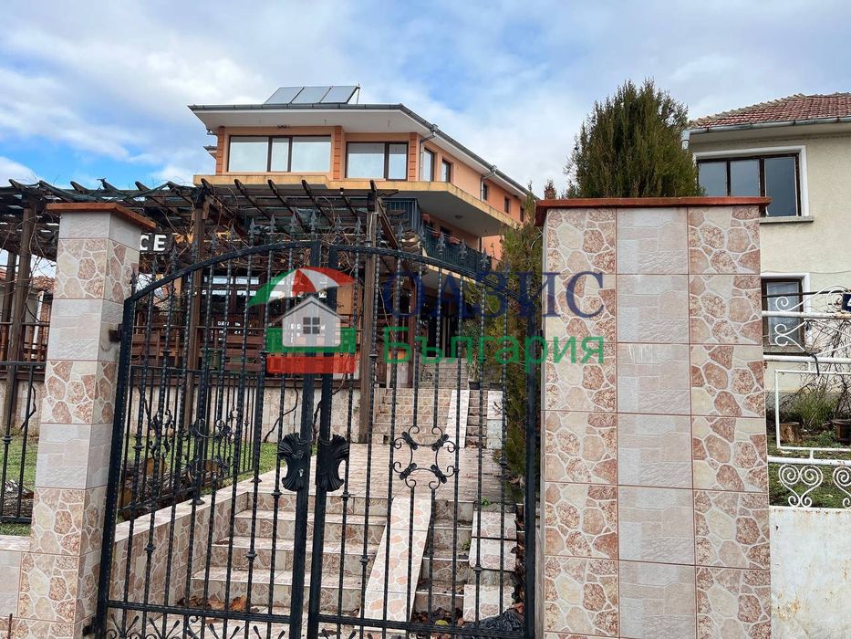 3-етажна къща с ресторант в центъра на Кошарица,1200кв.м,845 000 евро,