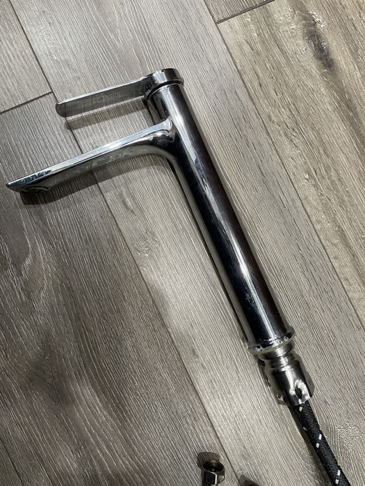 Продам смеситель в раковину