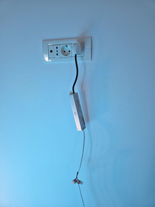 Neon sign elefant decor camera copil masa de infasat