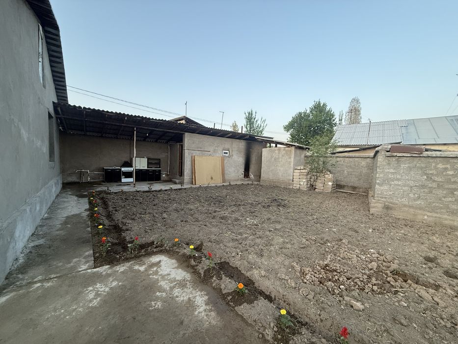 Hovli uy sotiladi 55000$