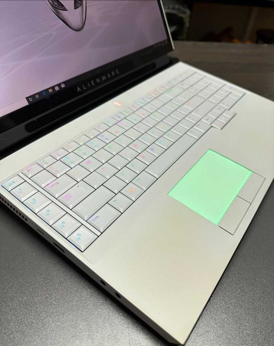 High Performance Alienware Area 51m Gaming Laptop Intel I7-9700K 32GB RAM 512GB SSD + 1TB HDD 144Hz English Keyboard
