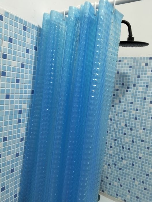 Продам 3D штор для ванной вместе  с крючками
