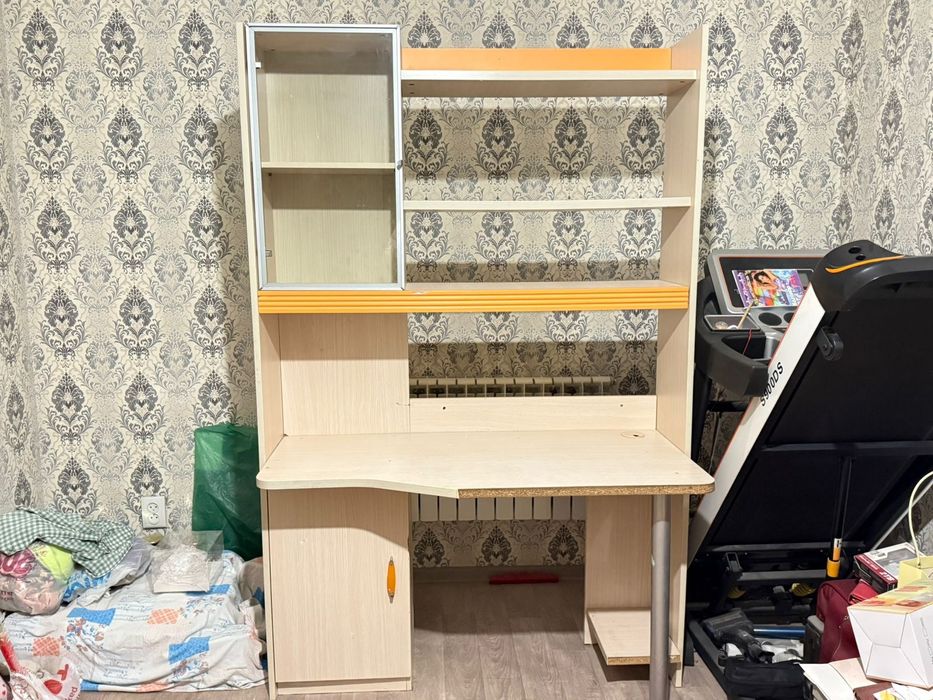 Продам стол для учебы, письменный, мебель