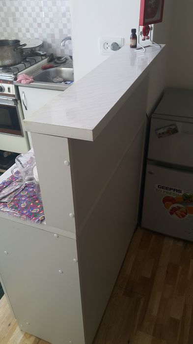 Центр, Ташкент гостиницанын алдында. 75 м2 4 этаж  2 хана